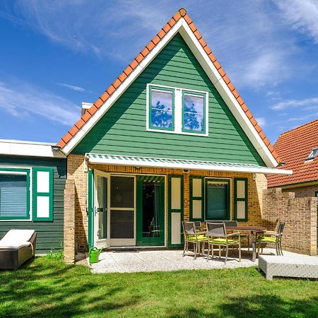 4 Bedroom Cozy Home In Zonnemaire Exterior foto
