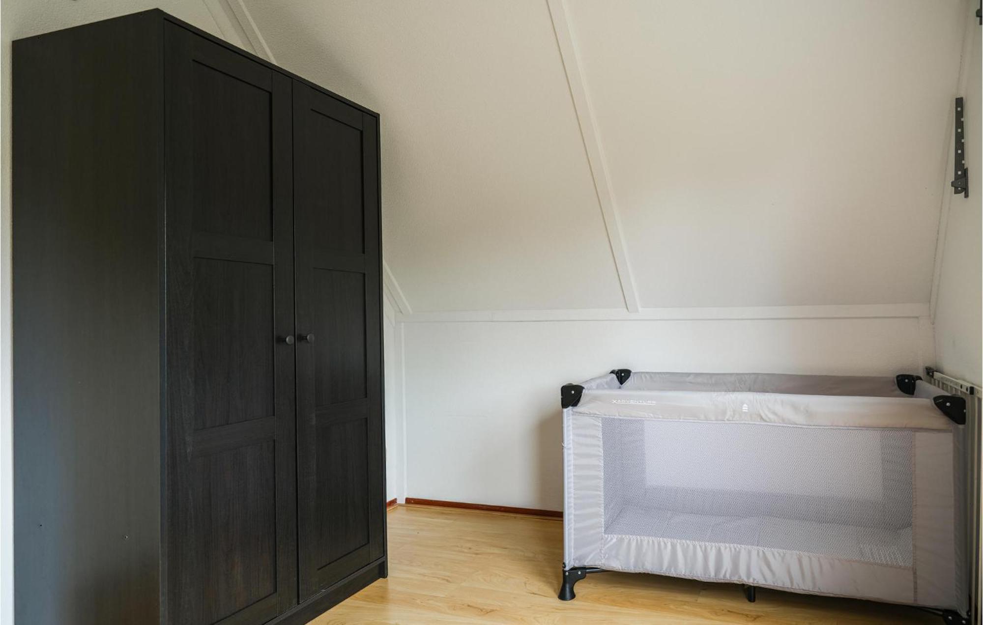 4 Bedroom Cozy Home In Zonnemaire Exterior foto