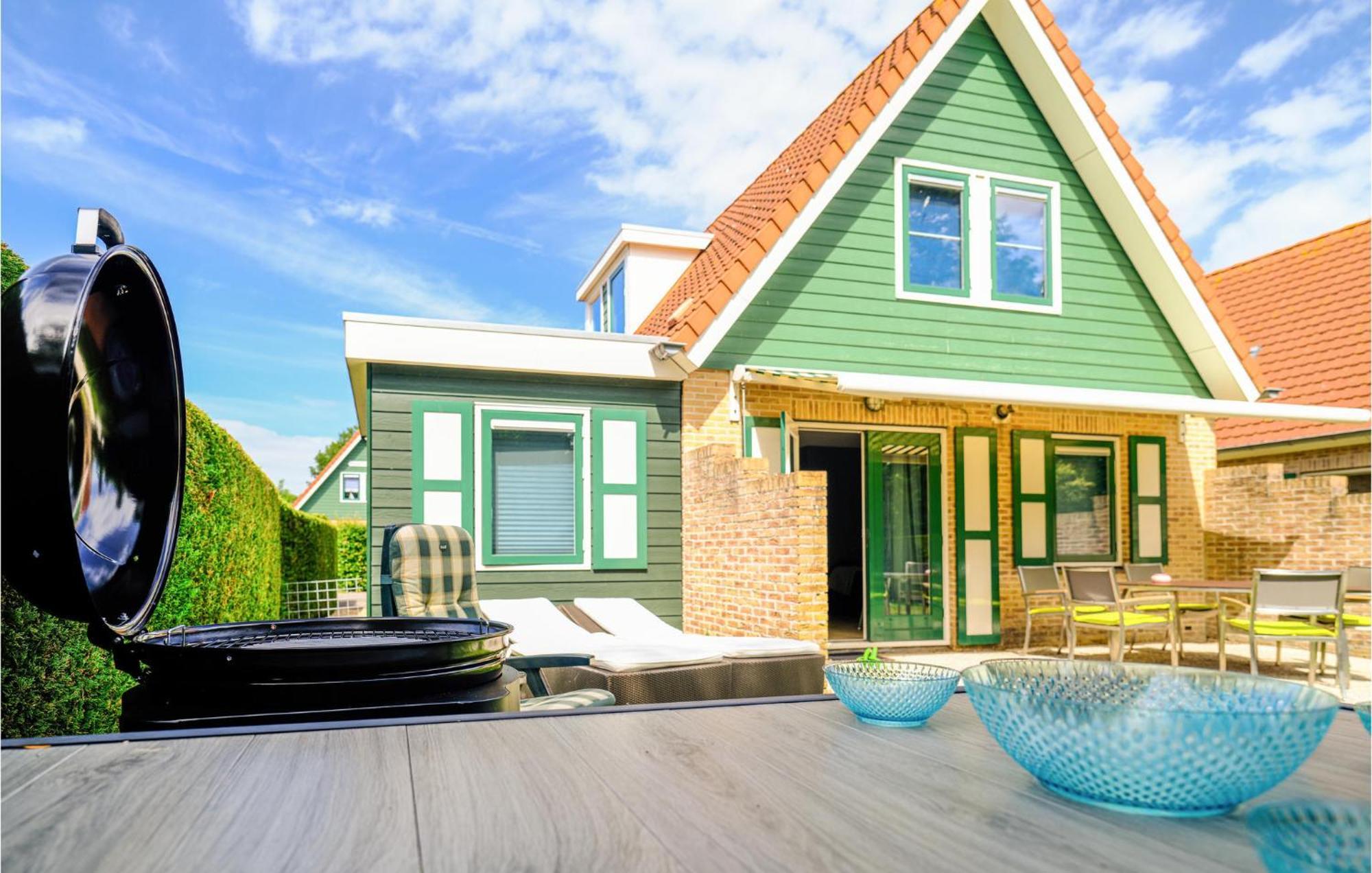 4 Bedroom Cozy Home In Zonnemaire Exterior foto