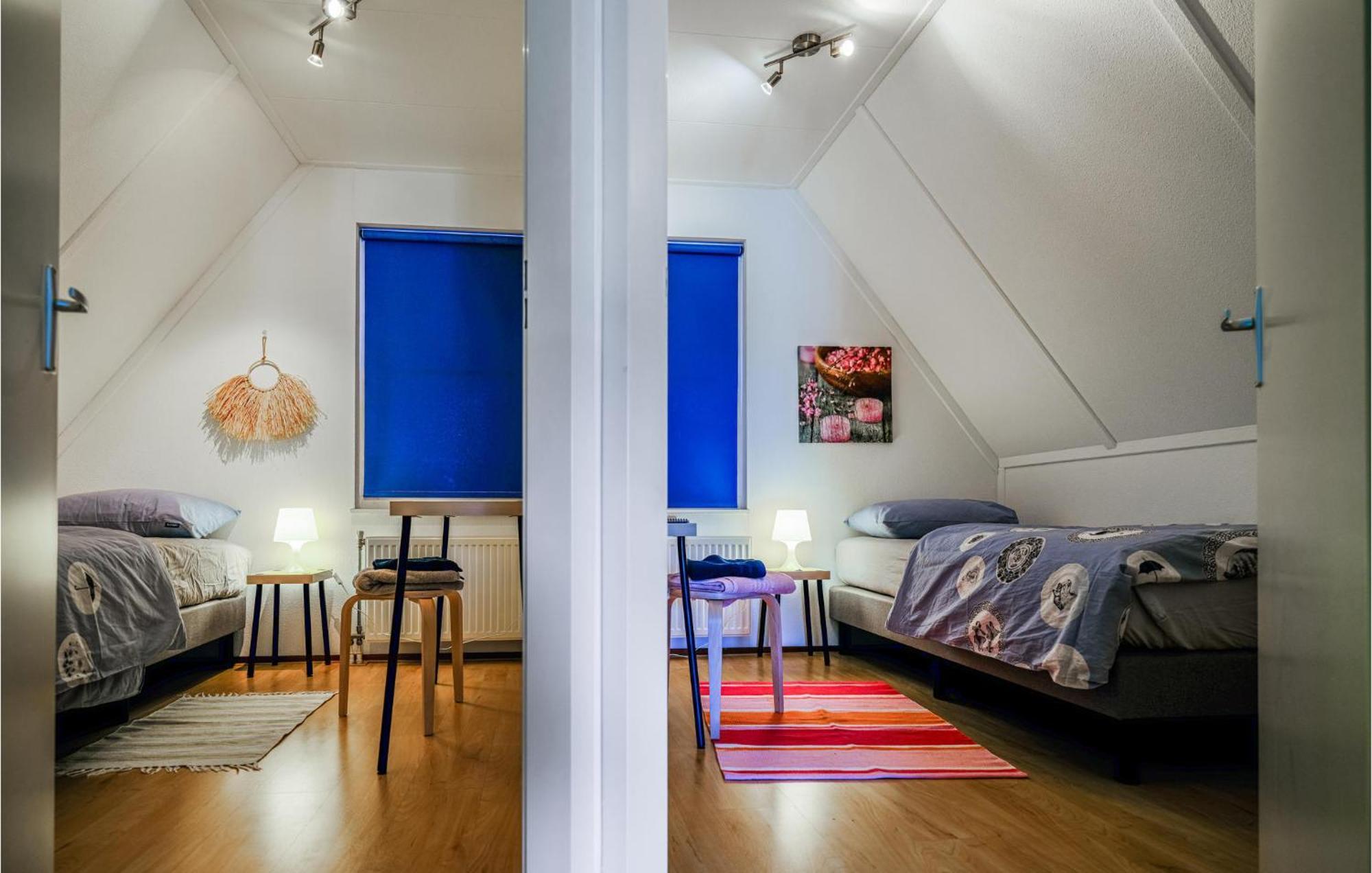 4 Bedroom Cozy Home In Zonnemaire Exterior foto
