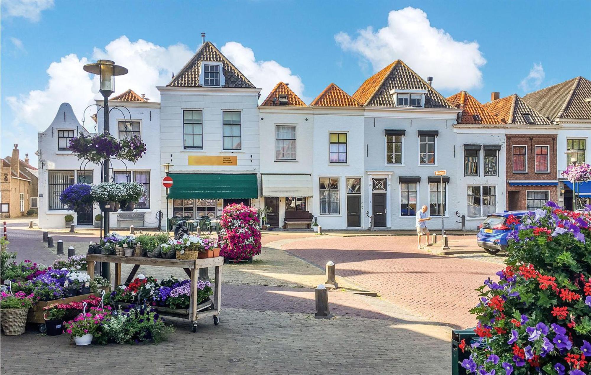 4 Bedroom Cozy Home In Zonnemaire Exterior foto